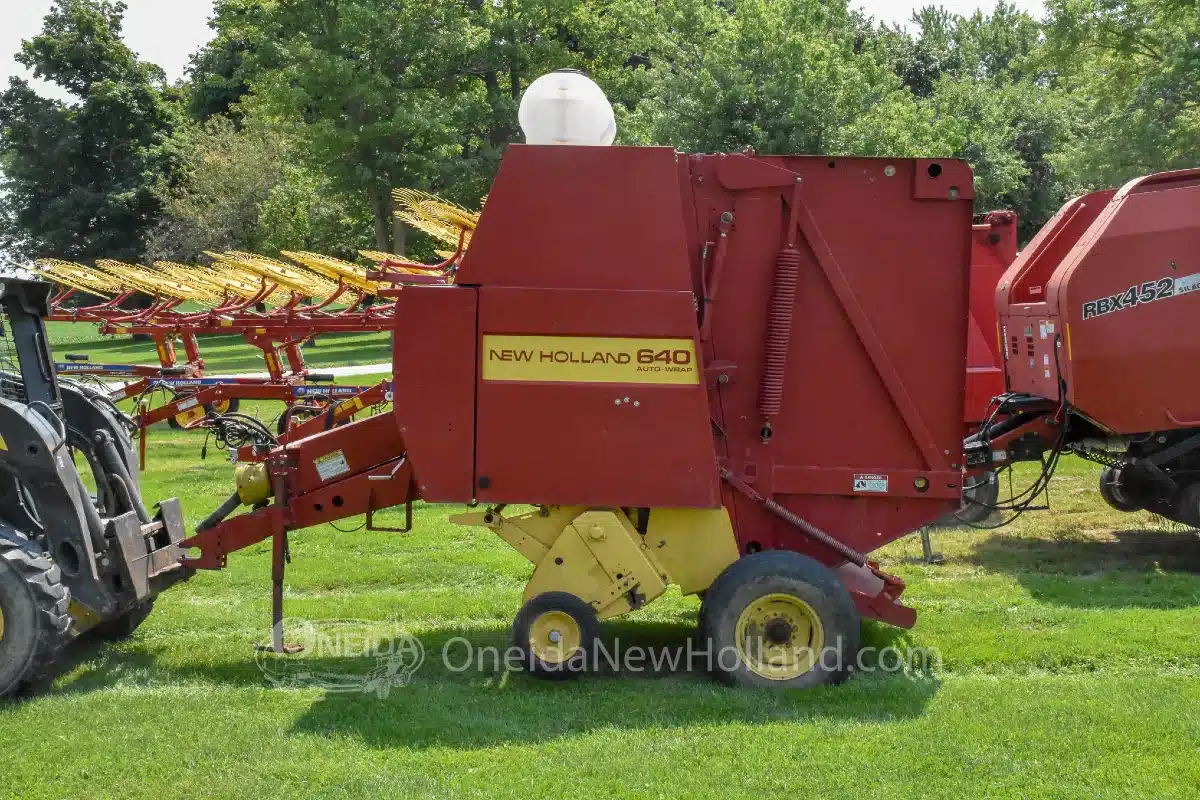 Gallery image 1 for 1995 New Holland 640 Round Baler