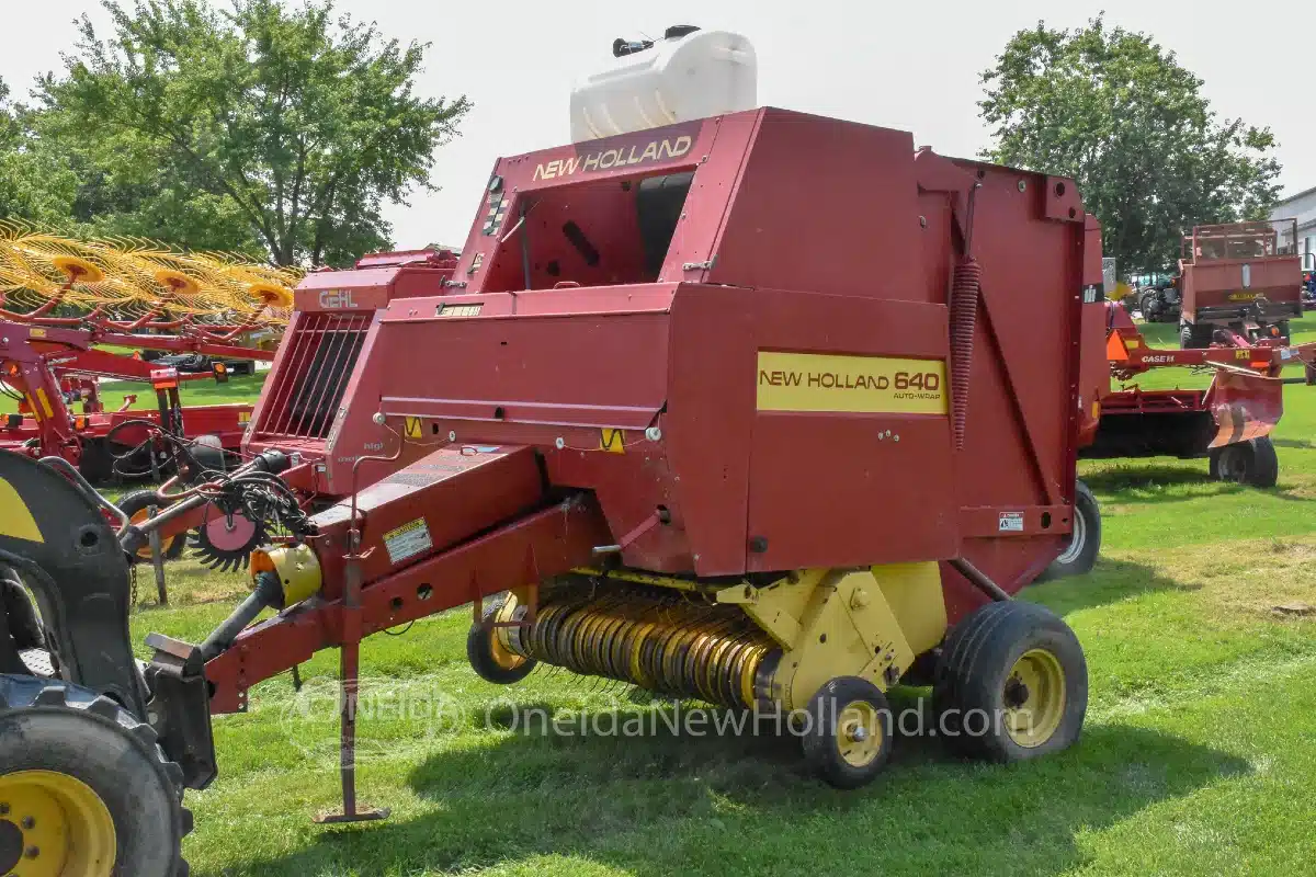 Gallery image 2 for 1995 New Holland 640 Round Baler