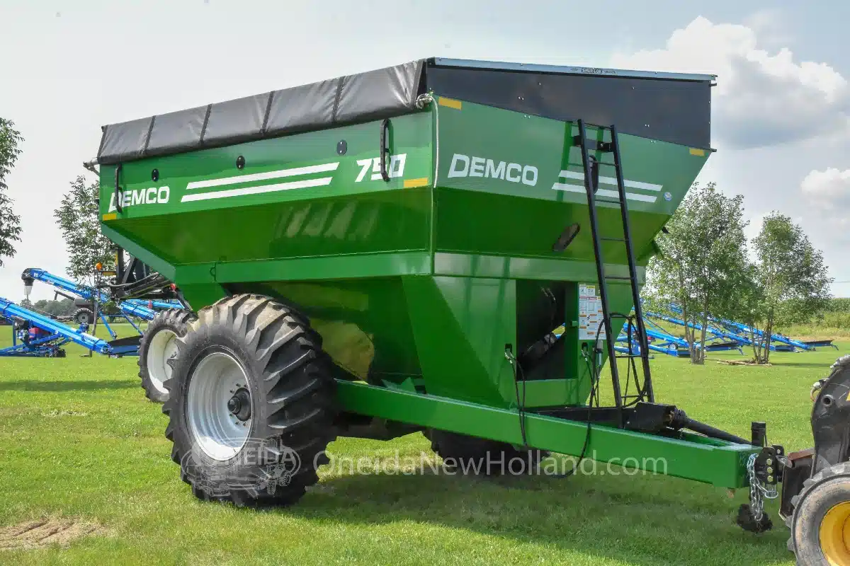 Gallery image 2 for 2025 Demco 750 Grain Cart