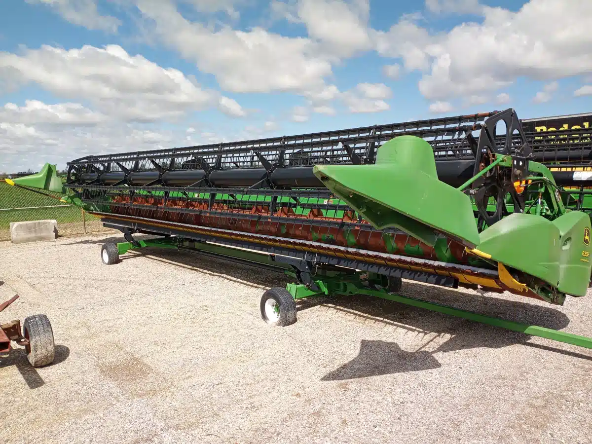 Gallery image 2 for Used 2004 John Deere 635 Header - Flex