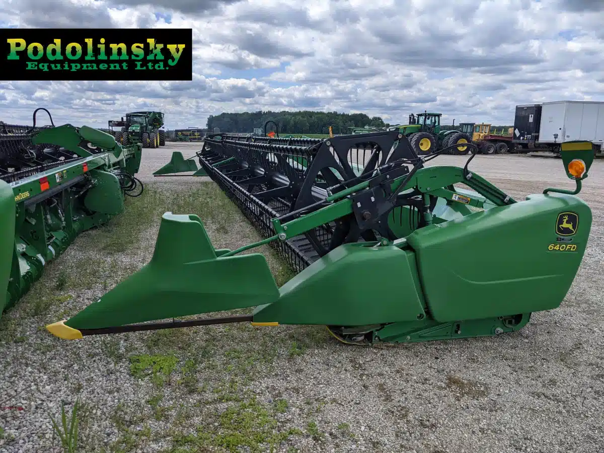 Gallery image 1 for Used 2012 John Deere 640FD Header - Draper