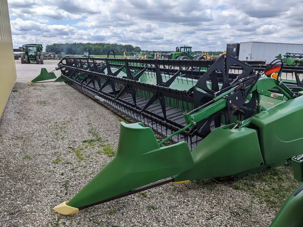 Gallery image 2 for Used 2012 John Deere 640FD Header - Draper