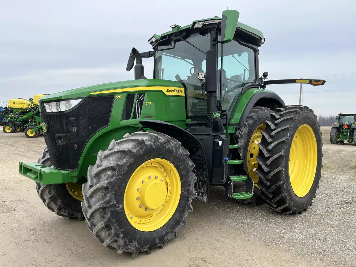 Gallery image 2 for Used 2022 John Deere 7R 210 Tractor