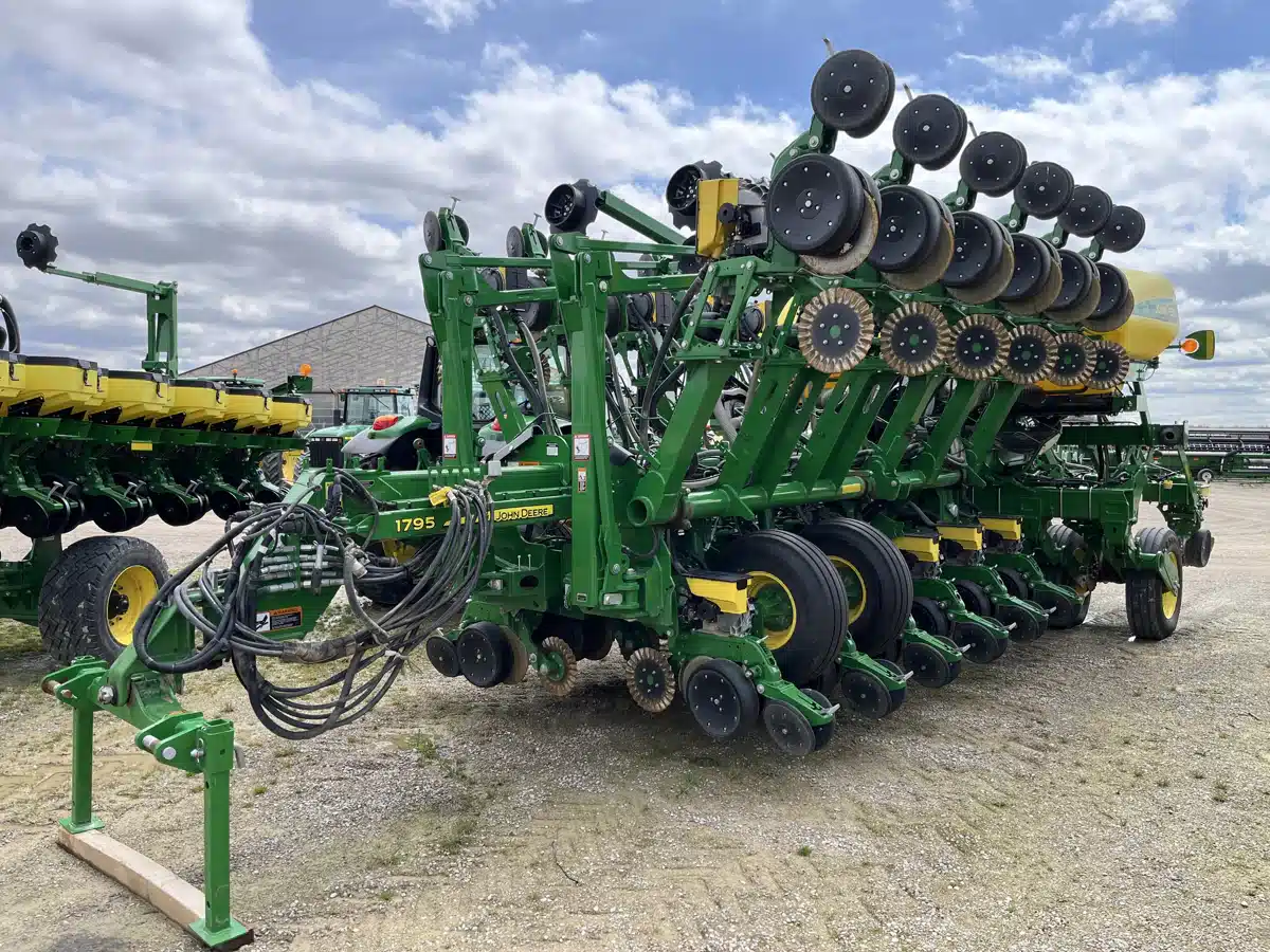 Gallery image 2 for Used 2019 John Deere 1795 Planter