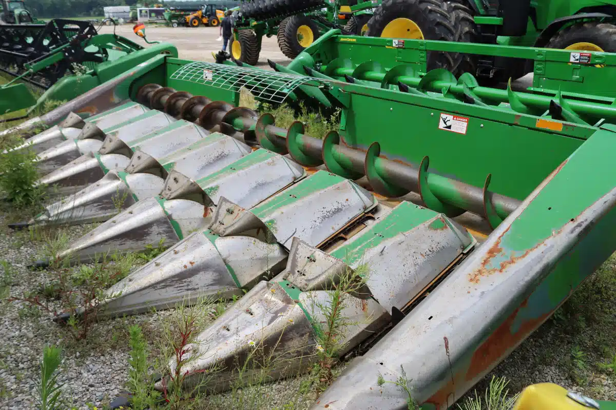 Gallery image 2 for Used 1990 John Deere 843 Header - Row Crop
