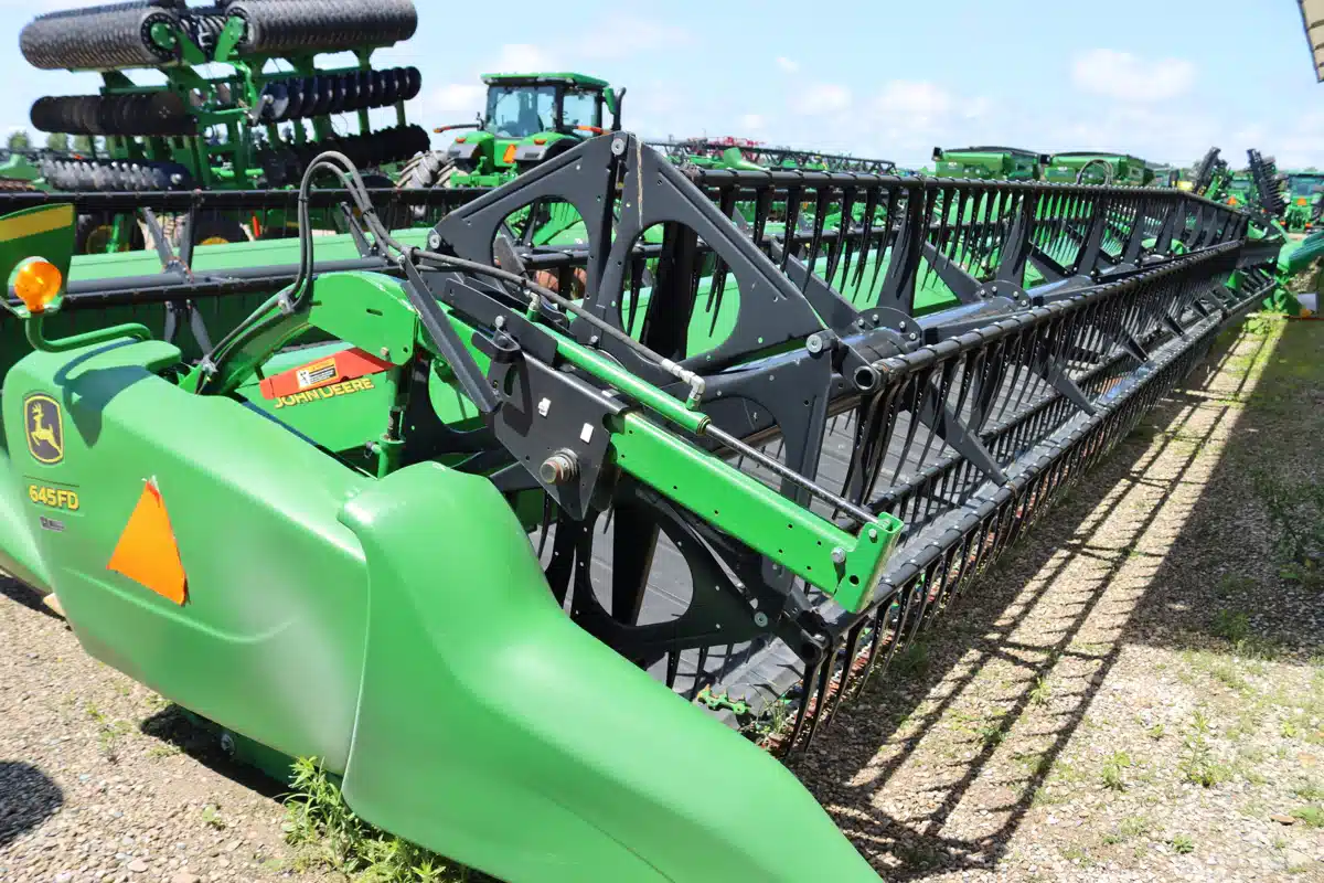 Gallery image 2 for Used 2016 John Deere 645FD Header - Draper
