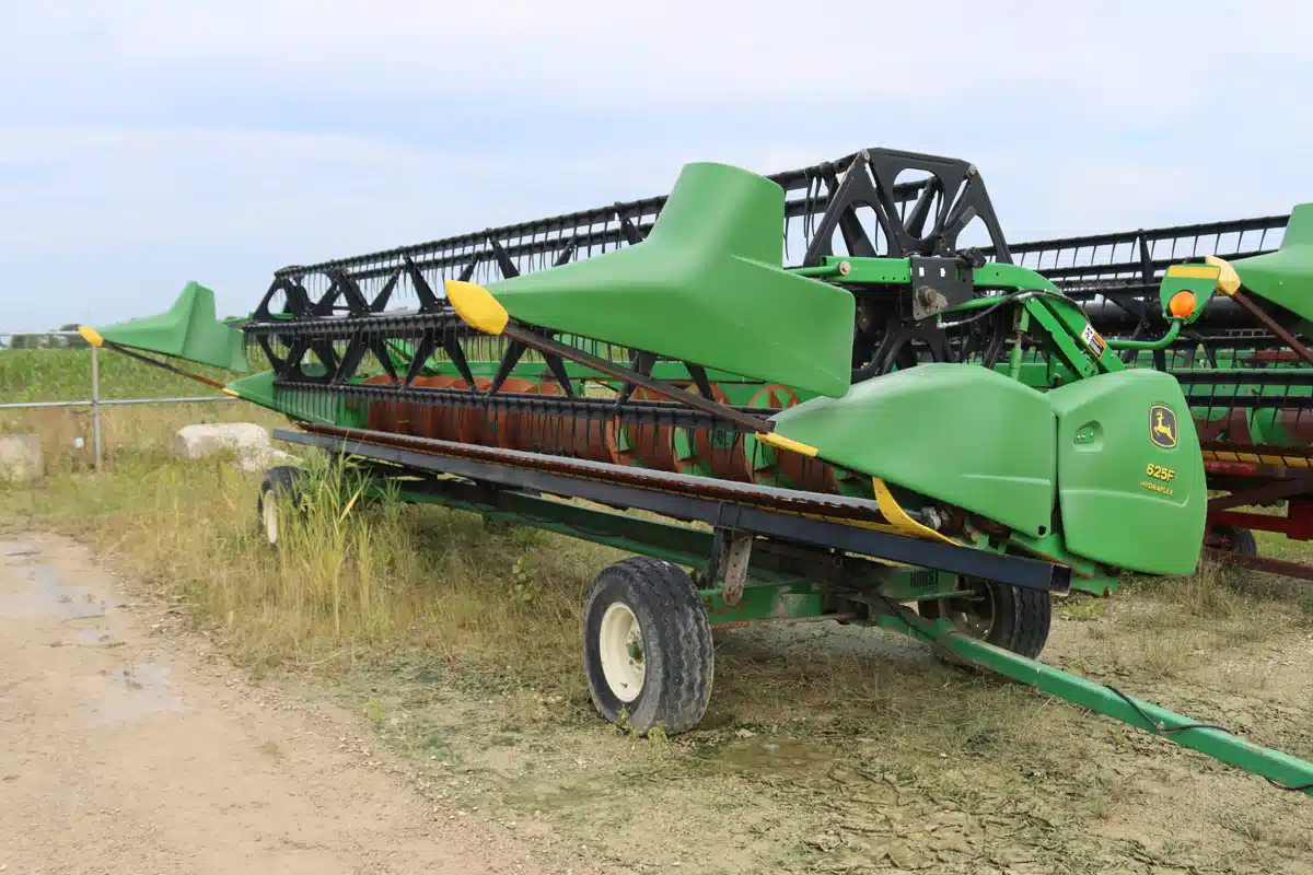 Gallery image 2 for Used 2005 John Deere 625F Header - Flex