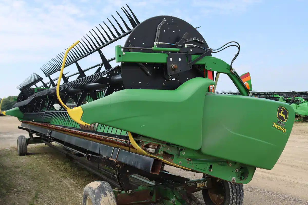 Gallery image 2 for Used 2019 John Deere 740FD Header - Draper