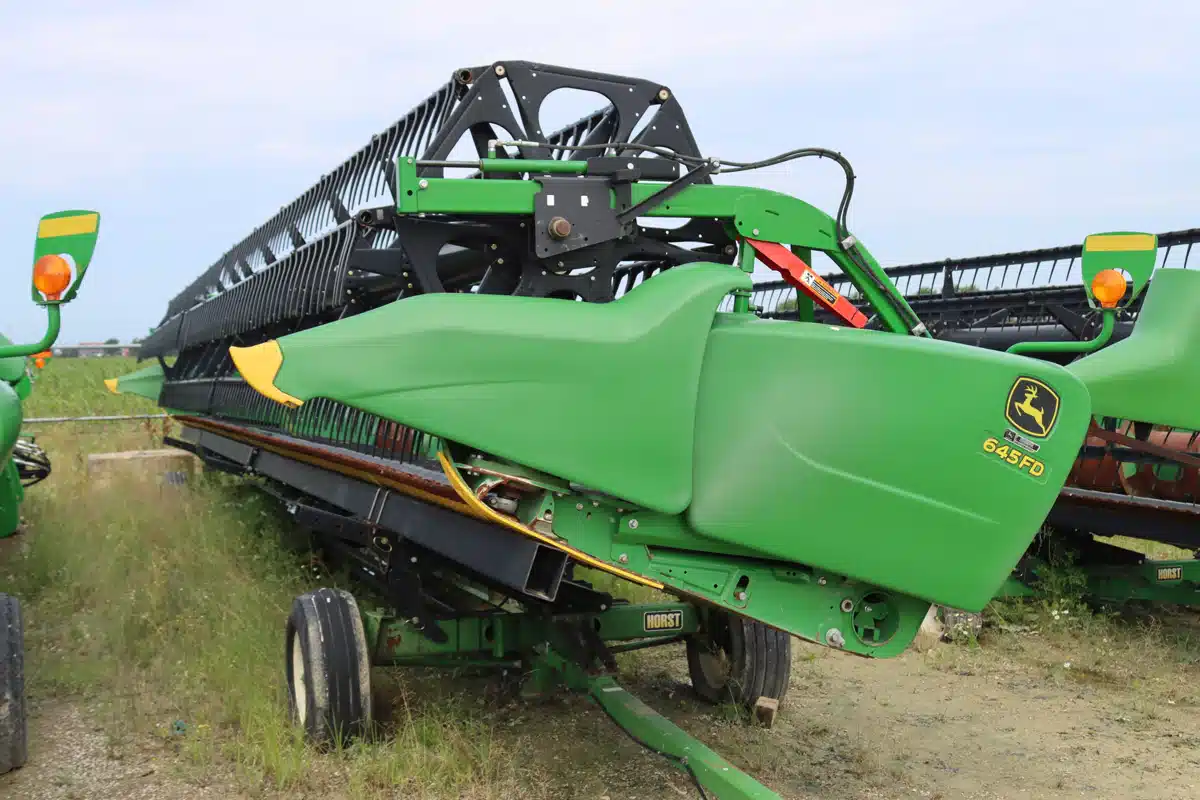 Gallery image 2 for Used 2015 John Deere 645FD Header - Draper