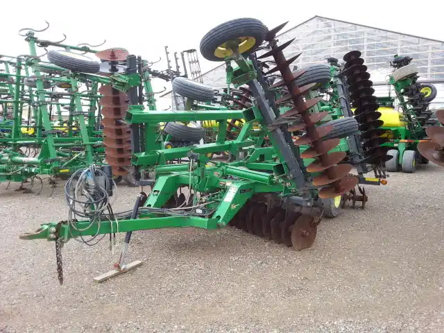 Gallery image 2 for Used 2004 John Deere 637 Disc