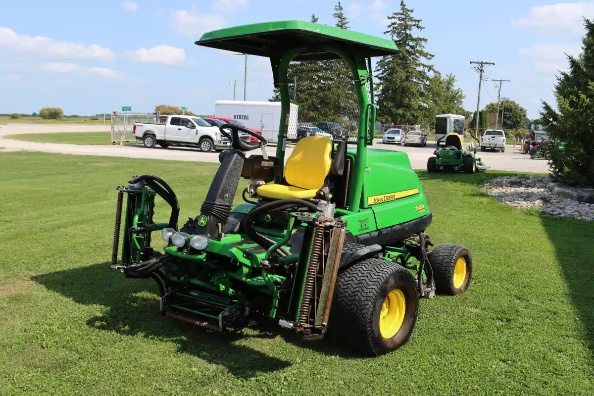 Gallery image 2 for Used John Deere 7500A Mower - Reel