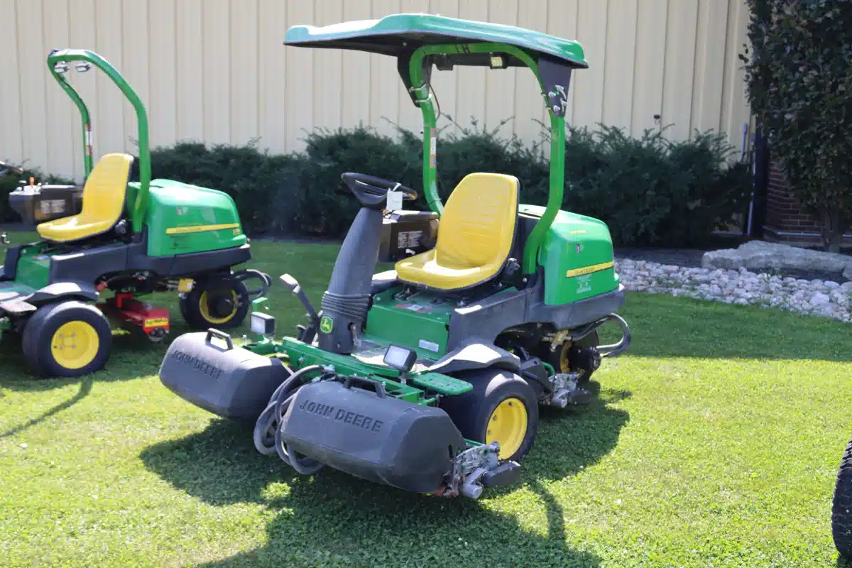 Gallery image 2 for Used John Deere 2500B Mower - Golf Green