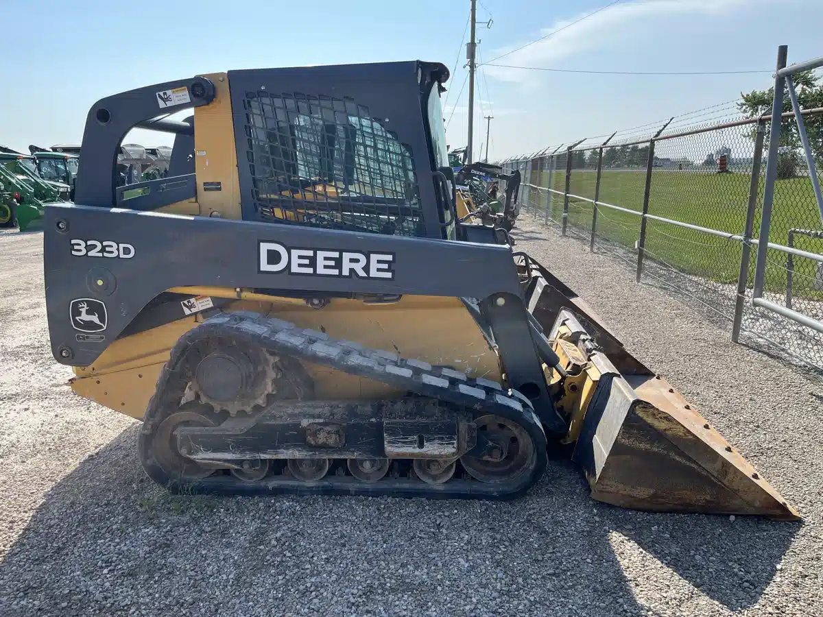 Gallery image 1 for Used 2011 John Deere 323D Track Loader