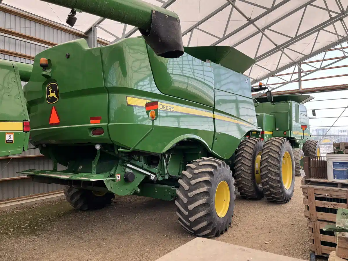 Gallery image 2 for Used 2012 John Deere S660 Combine