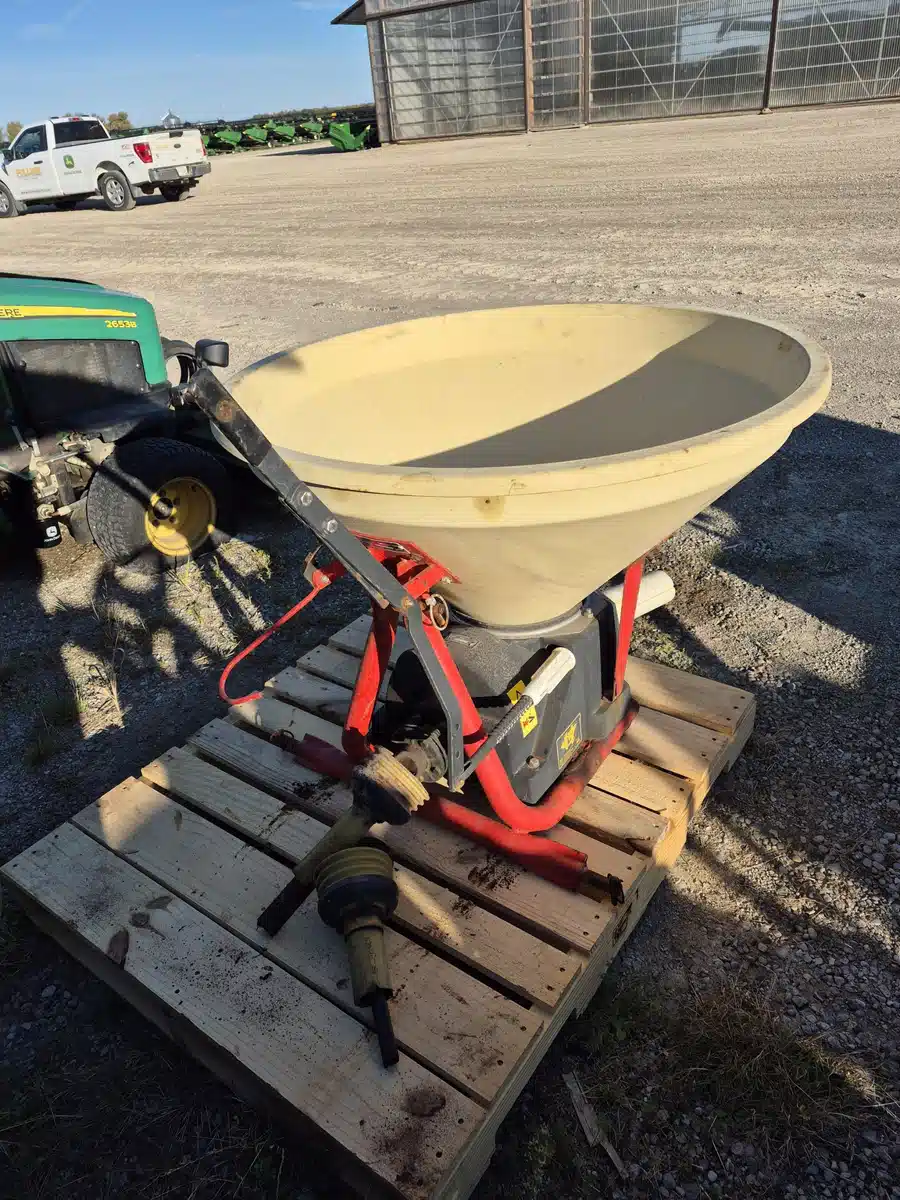 Gallery image 2 for Vicon 3pth Spreader - Fertilizer
