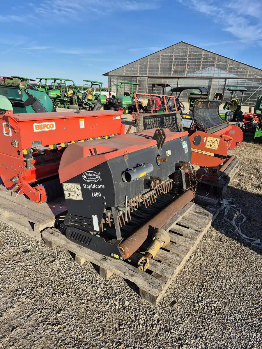 Gallery image 1 for Used John Deere 1600 Aerator