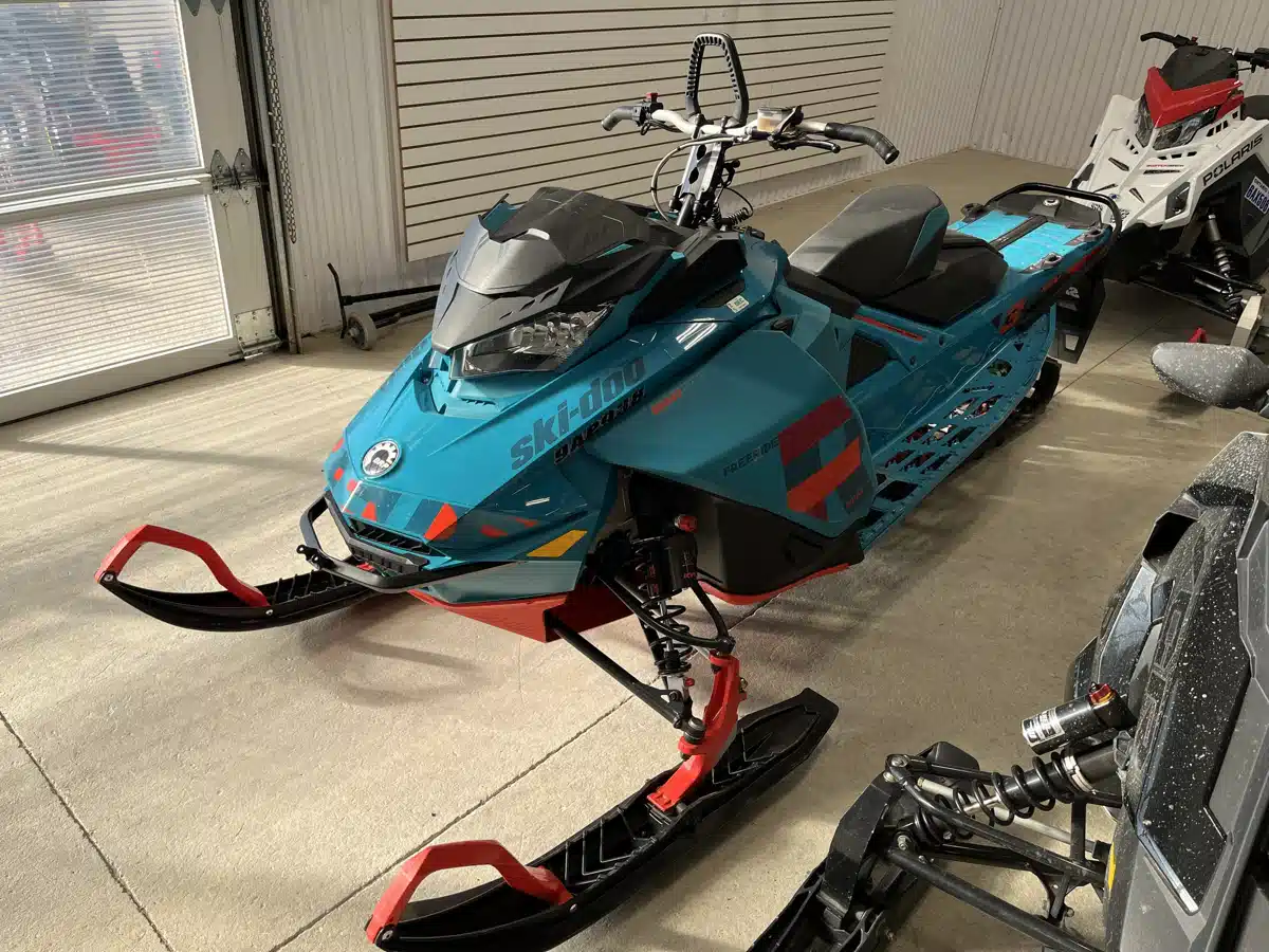 Gallery image 1 for Used 2019 Bombardier 850 Freeride Snowmobile