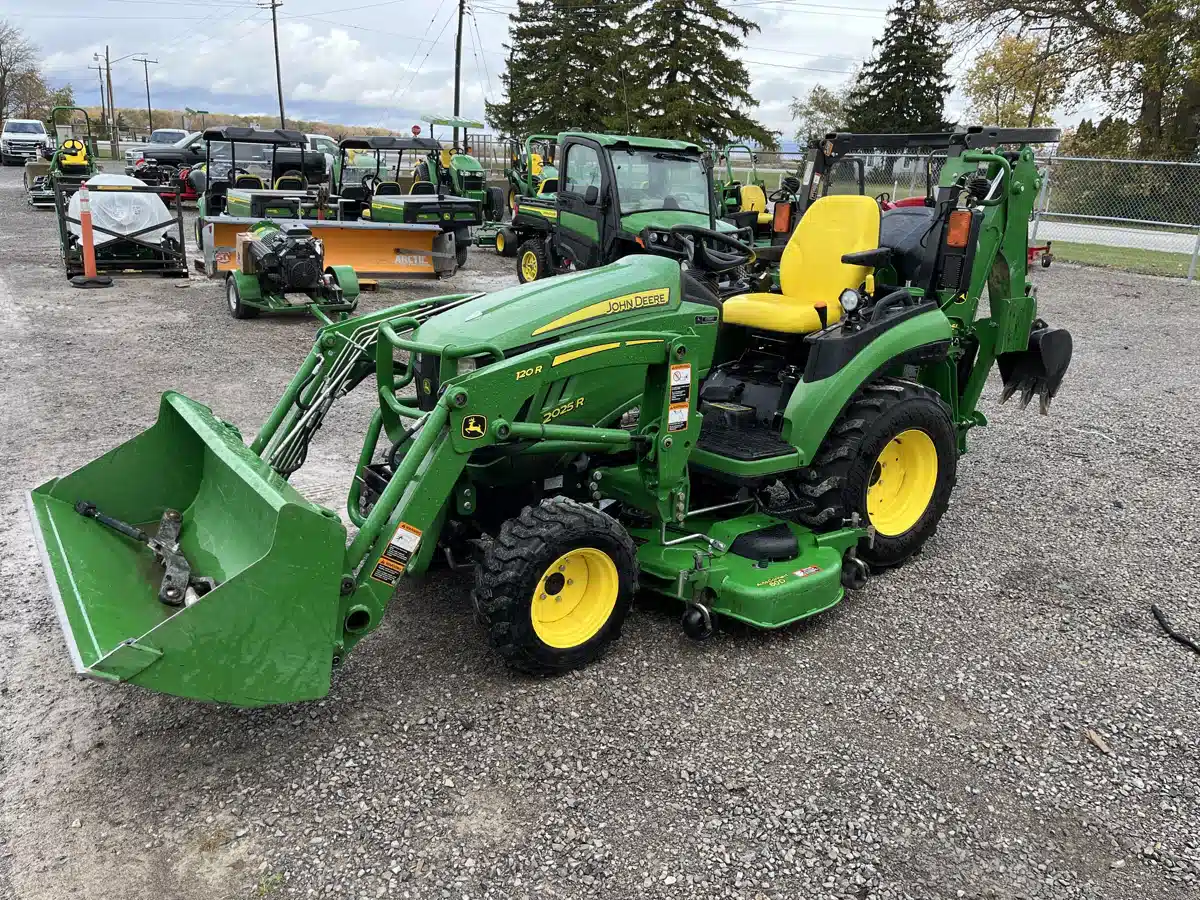 Gallery image 1 for Used 2021 John Deere 2025R Tractor