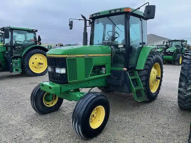 Gallery image 2 for 1995 John Deere 7200 Tractor