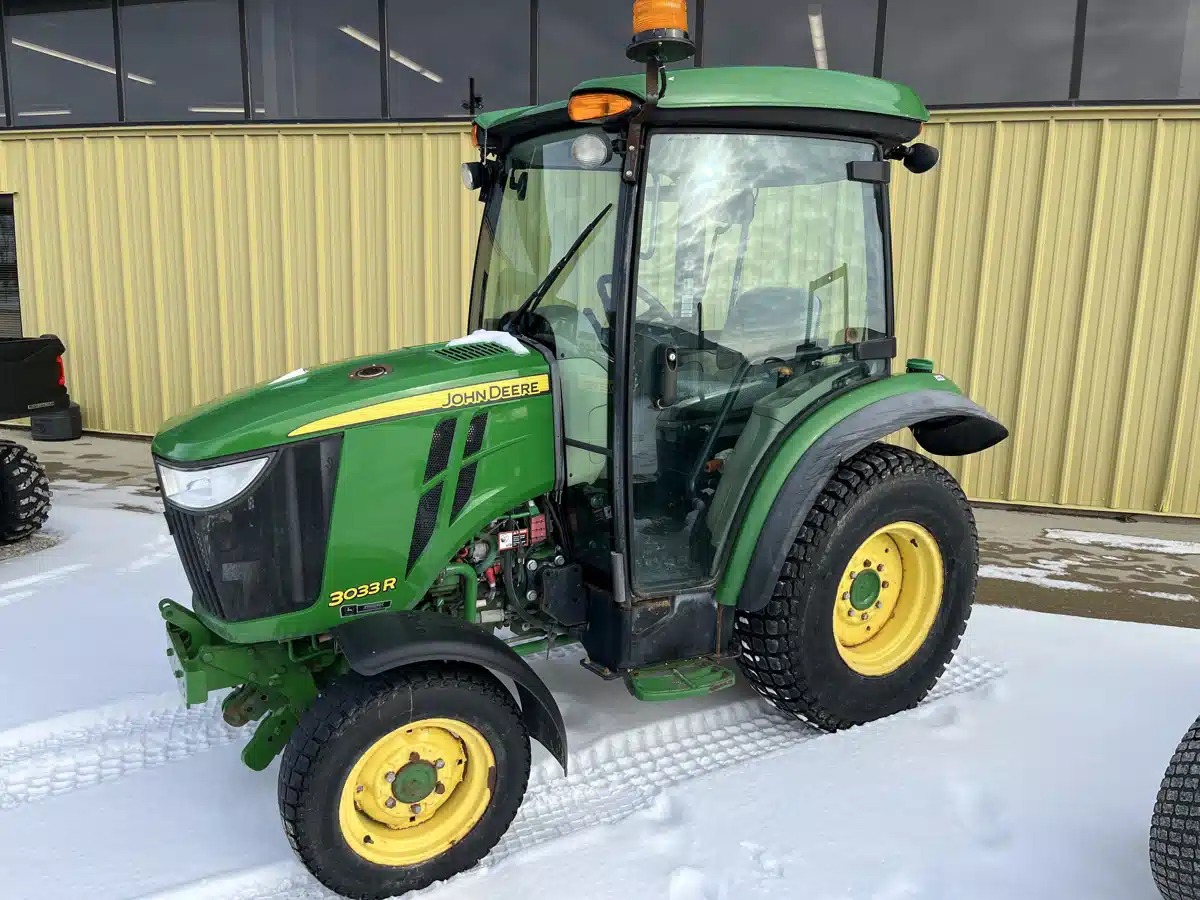 Gallery image 2 for 2016 John Deere 3033R Tractor