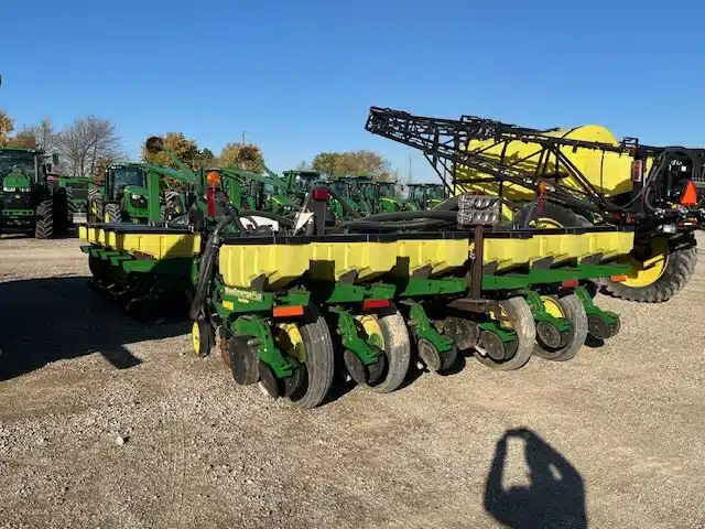Gallery image 2 for 2002 John Deere 1770 Planter