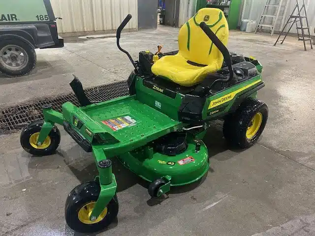 Gallery image 2 for 2025 John Deere Z320M Mower - Zero Turn