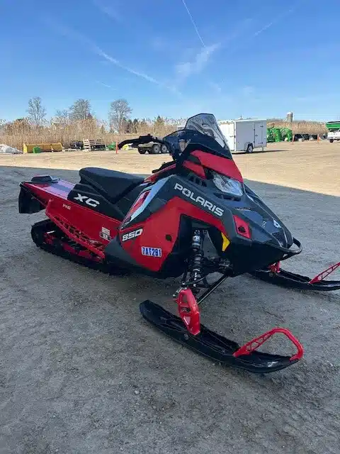 Gallery image 2 for 2024 Polaris 850 SWITCHBACK XC Snowmobile