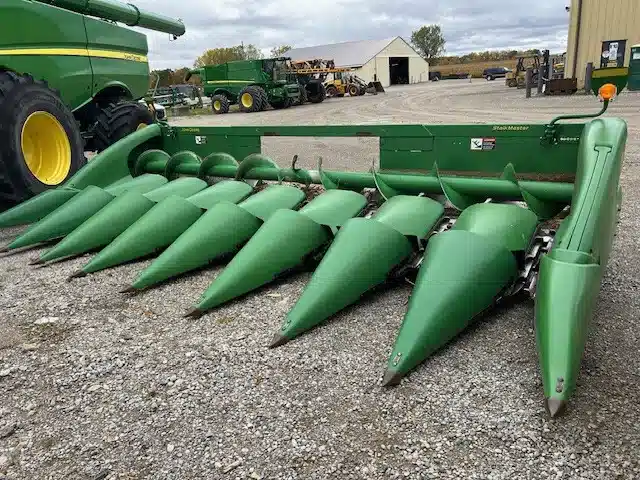 Photo de la Galerie 2 pour 2009 John Deere 608C Nez - Maïs