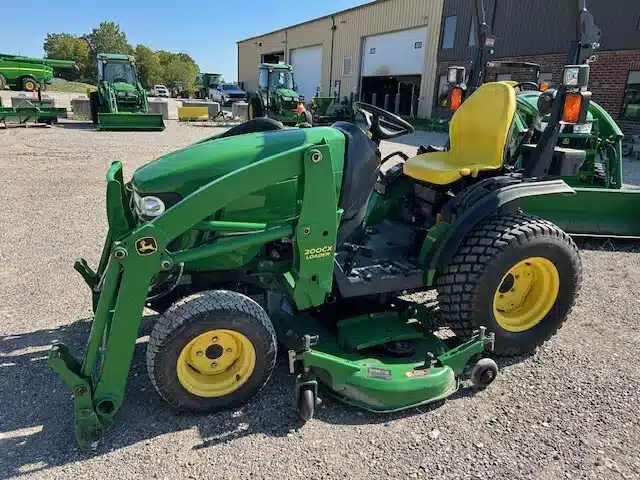 Gallery image 2 for 2010 John Deere 2320 Tractor