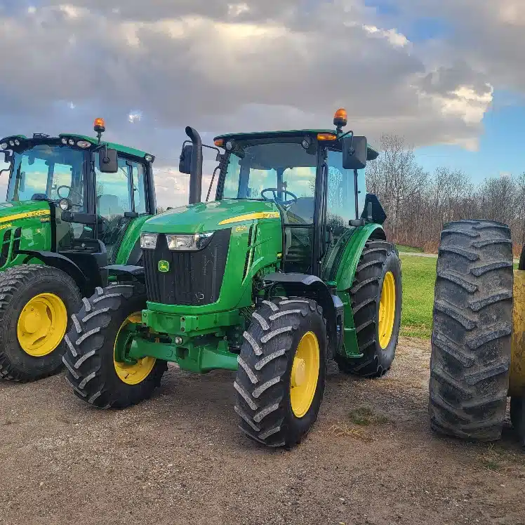 Photo de la Galerie 2 pour 2022 John Deere 6120E Tracteur