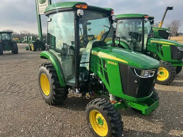 Gallery image 2 for 2025 John Deere 3033R Tractor