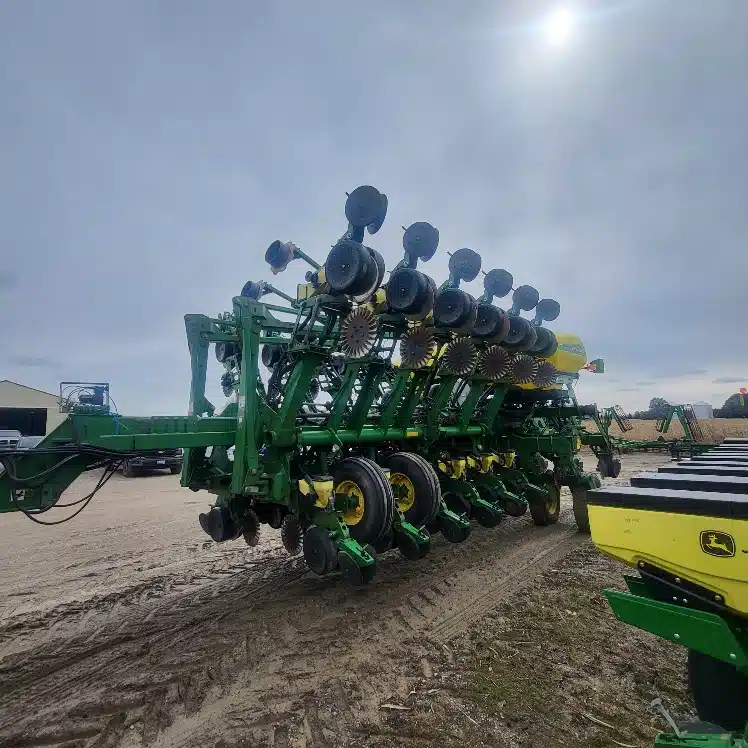 Gallery image 2 for 2007 John Deere 1790 Planter
