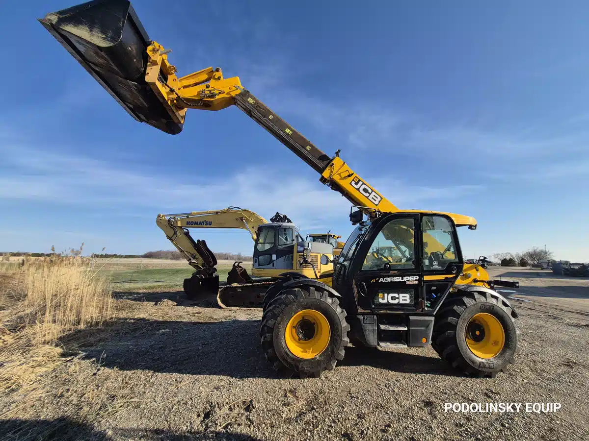 Gallery image 2 for 2021 JC 542-70 AG SUPER TeleHandler