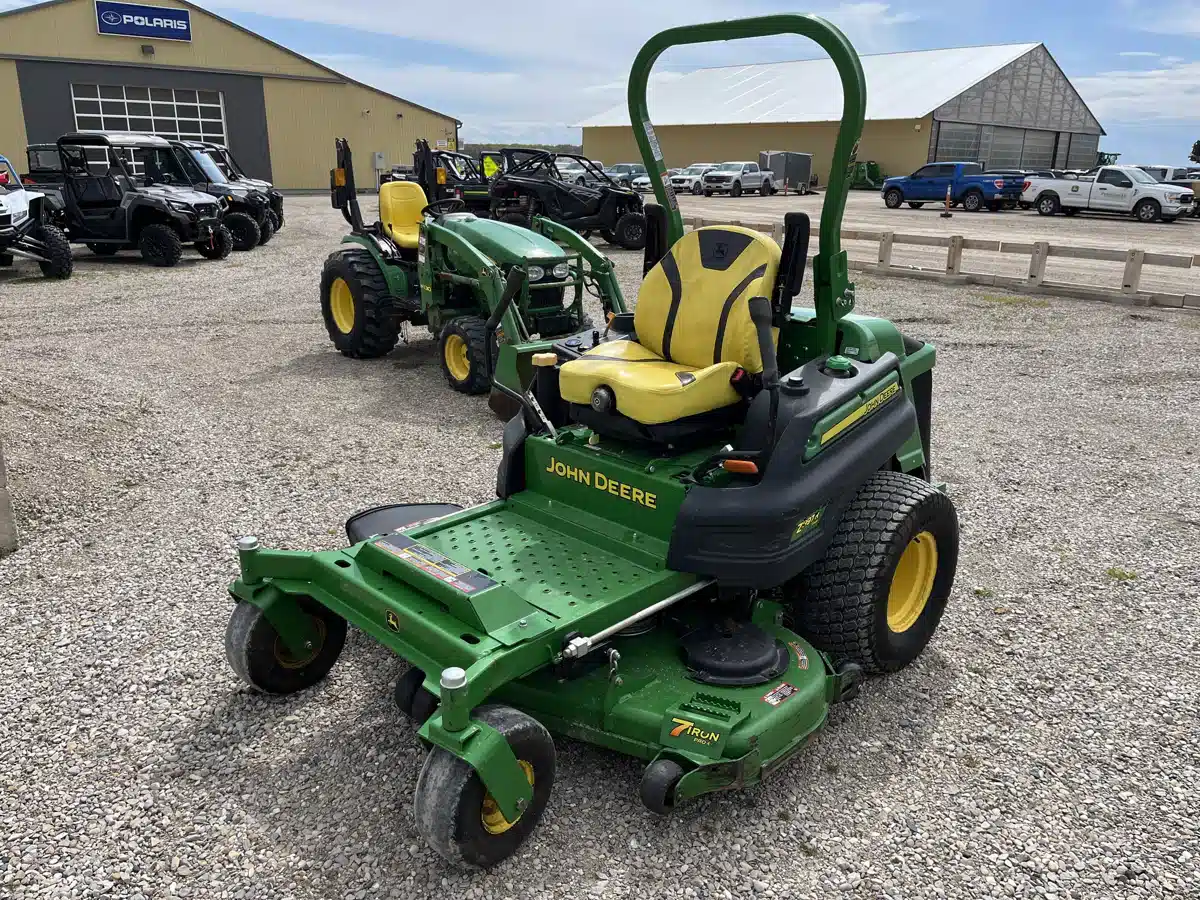 Photo de la Galerie 2 pour 2021 John Deere Z997R Tondeuse à rayon de braquage zéro