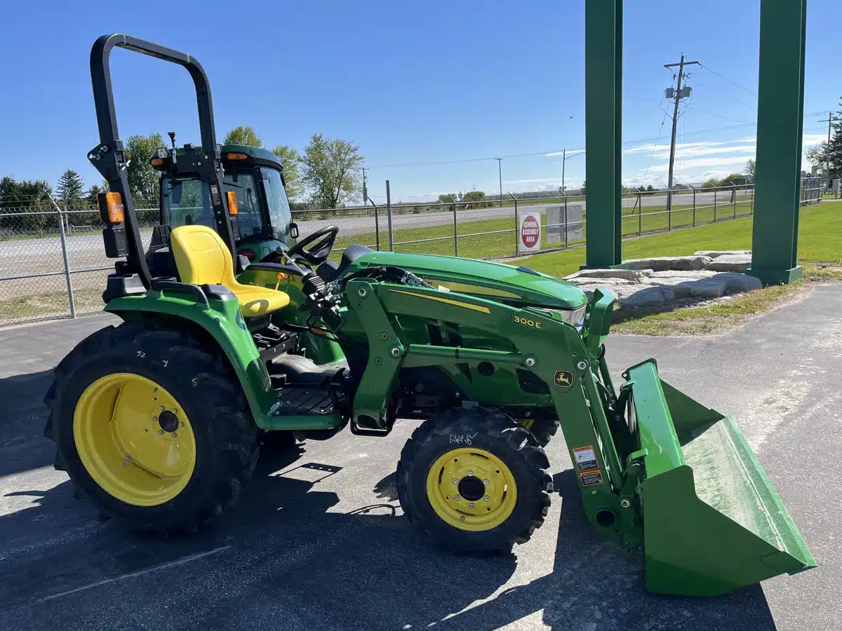 Photo de la Galerie 2 pour 2025 John Deere 3025E Tracteur