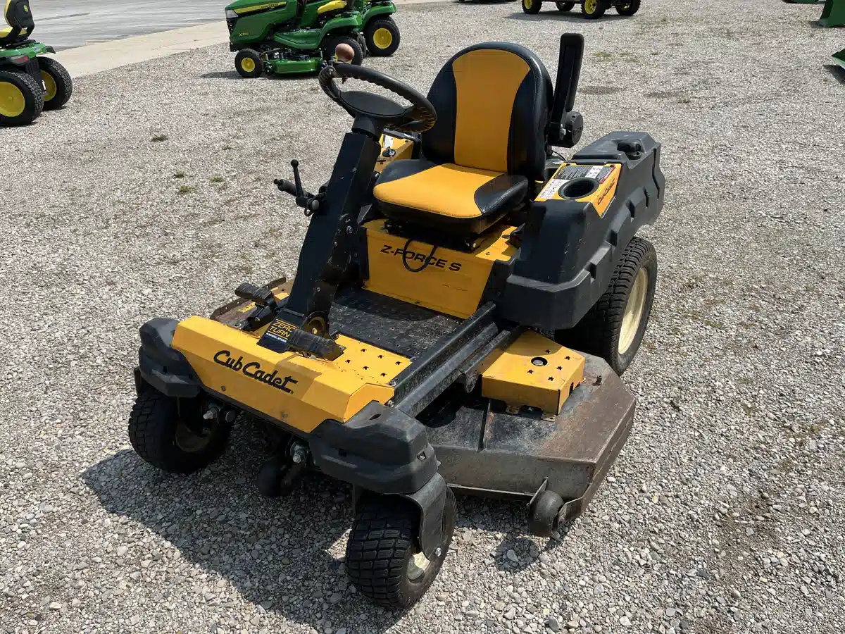 Photo de la Galerie 2 pour Cub Cadet ZF560 Tondeuse à rayon de braquage zéro