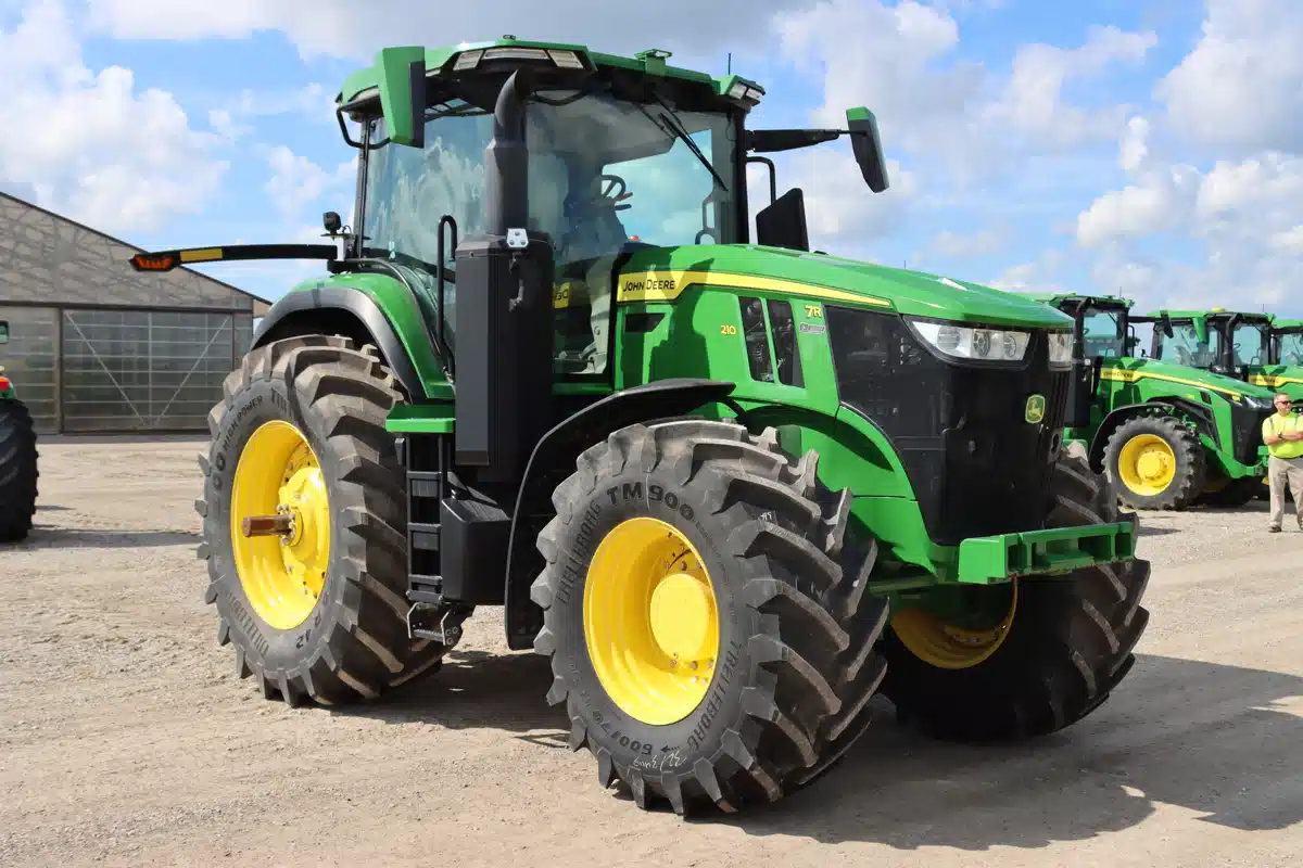 Gallery image 2 for 2023 John Deere 7R 210 Tractor