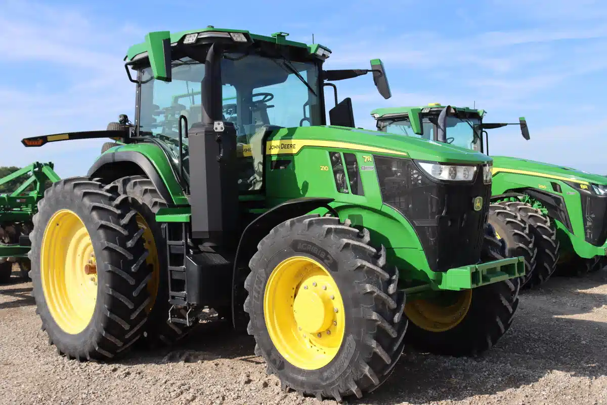 Gallery image 2 for 2022 John Deere 7R 210 Tractor