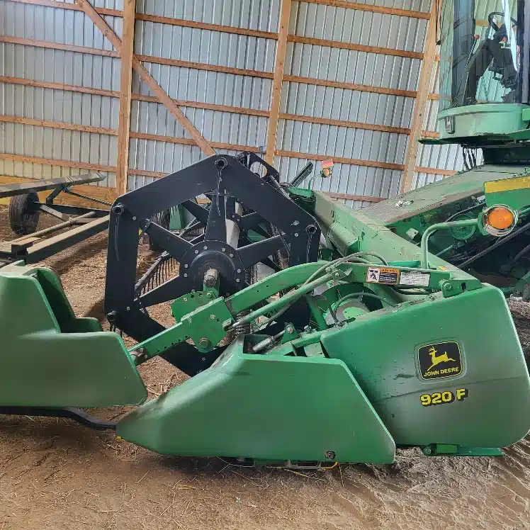 Photo de la Galerie 1 pour 2001 John Deere 920 Tracteur