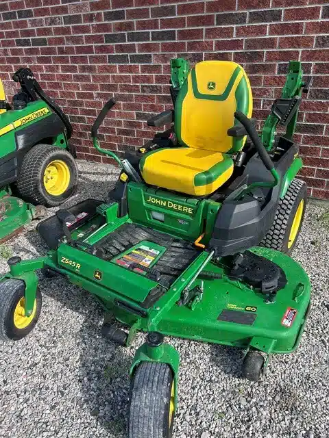 Gallery image 2 for 2023 John Deere Z545R Mower - Zero Turn