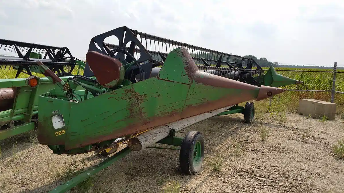 Gallery image 2 for Used 1994 John Deere 925 Header - Auger