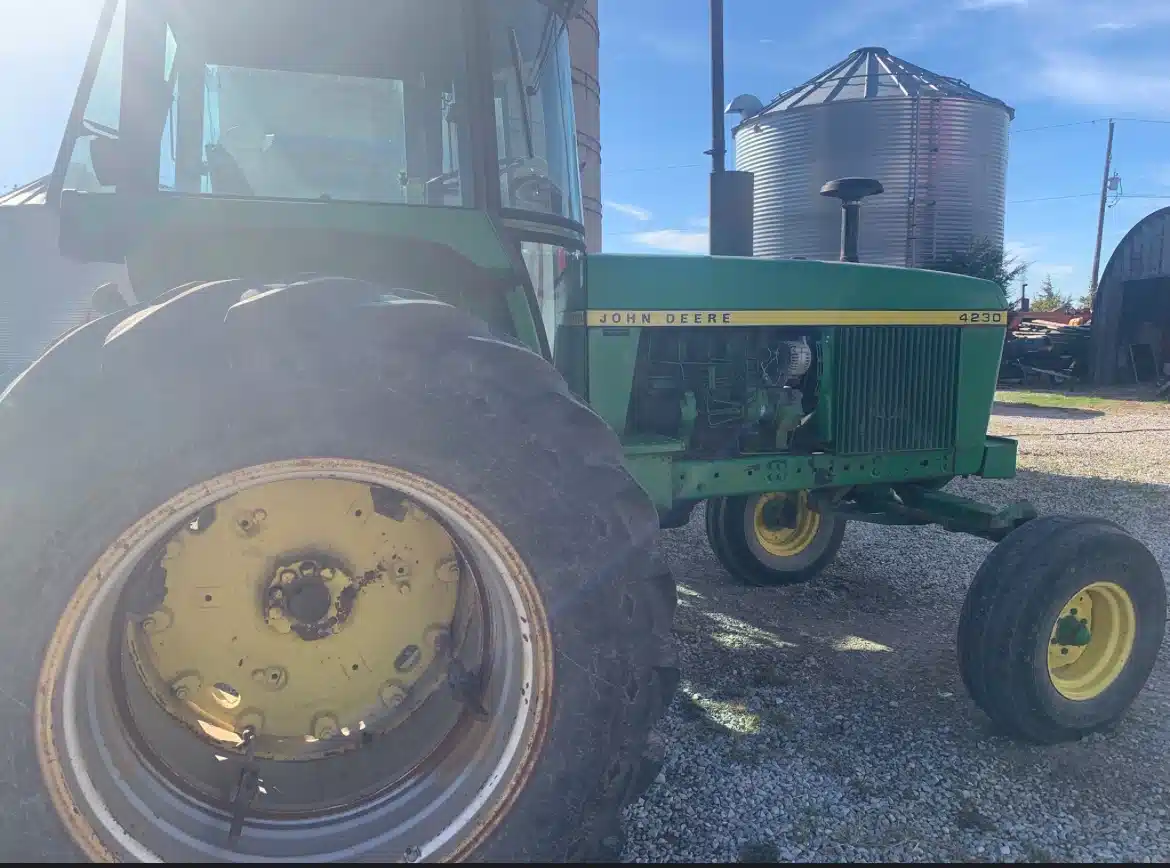 Gallery image 2 for John Deere 4230 Tractor