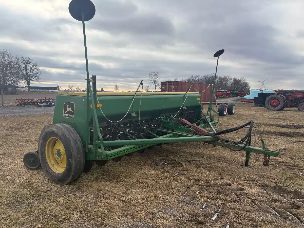 Gallery image 2 for John Deere 8300 Drill