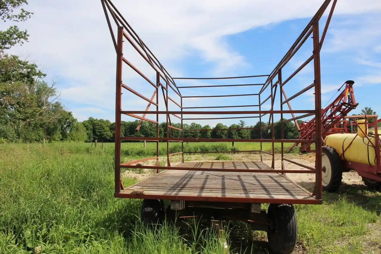 Gallery image 2 for Used Unspecified 20 Bale Throw Rack