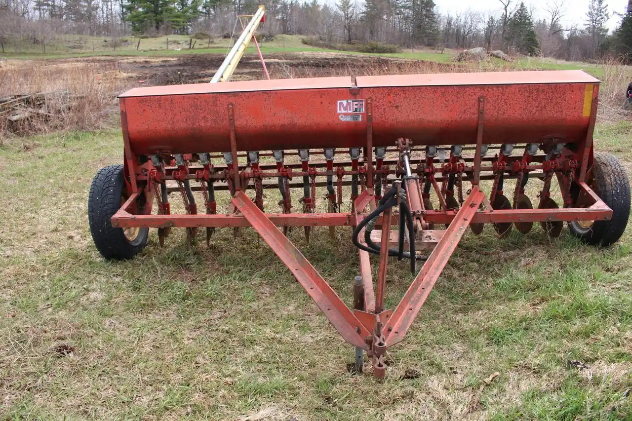 Gallery image 1 for Used Massey Ferguson 33 Drill
