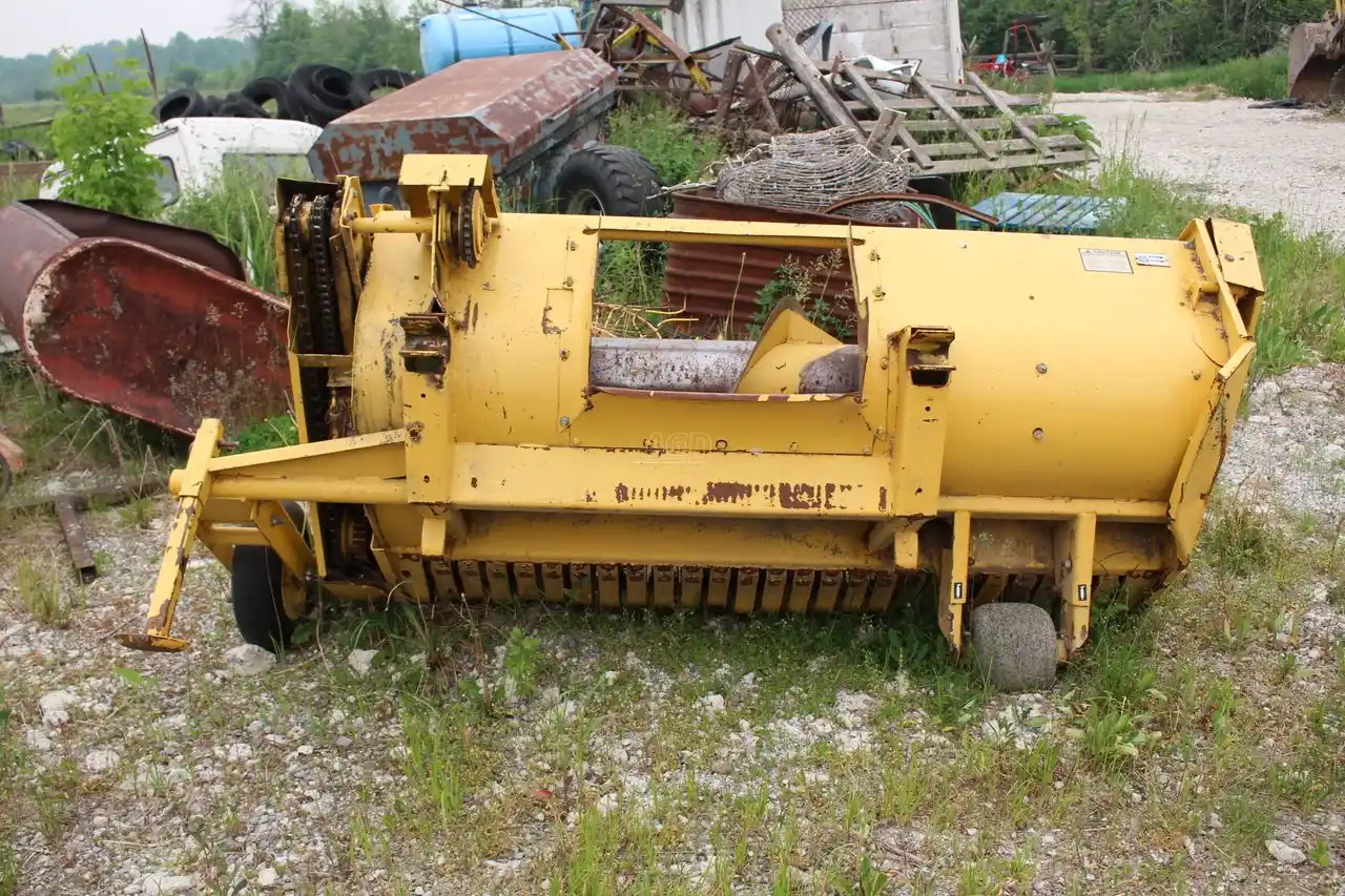 Gallery image 2 for Used New Holland 900W Header - Pickup