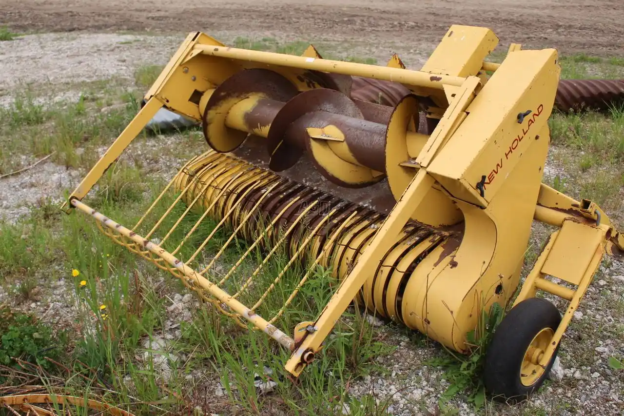 Gallery image 1 for Used New Holland 900W Header - Pickup