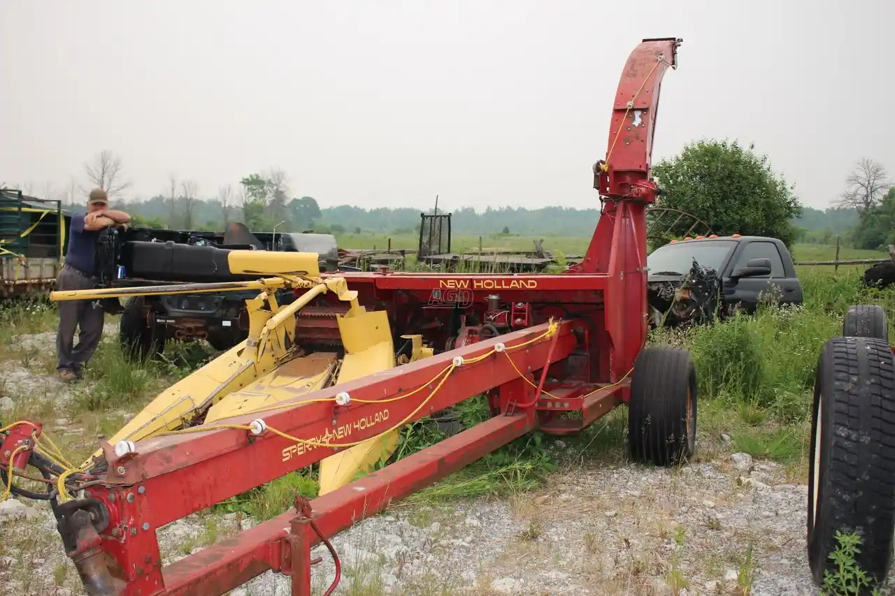 Gallery image 1 for Used New Holland 892 Forage Harvester