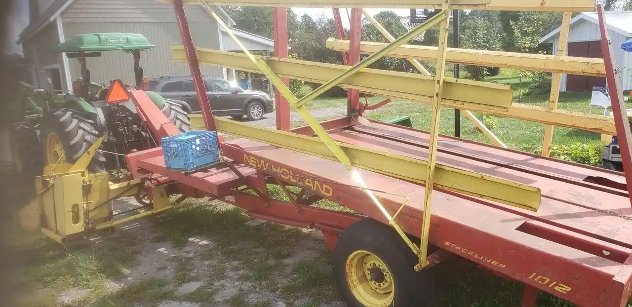Gallery image 2 for Used New Holland STACKLINER 1012 Bale Wagon