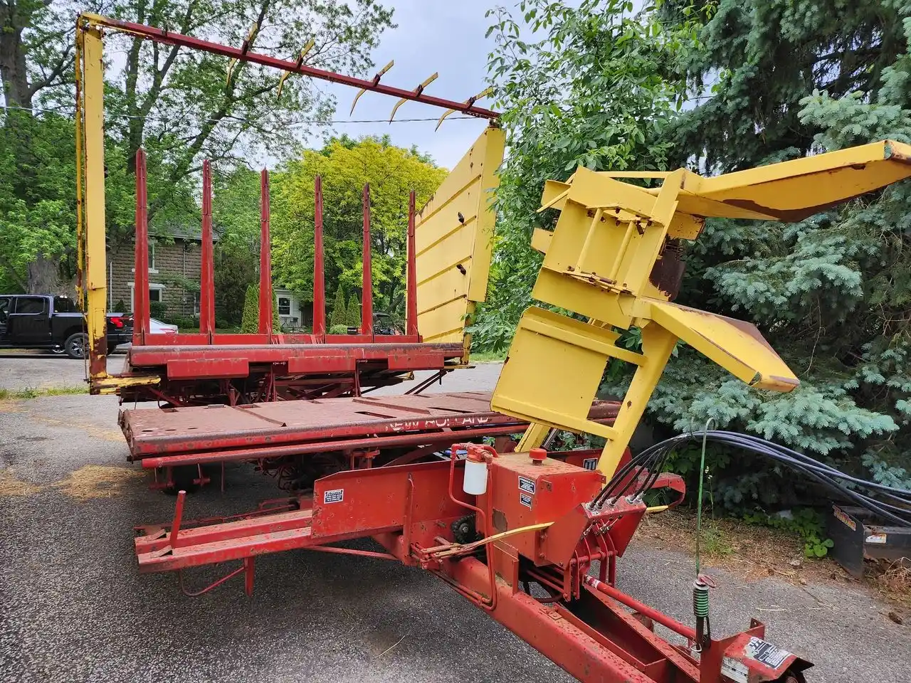 Gallery image 2 for Used New Holland 1038 Bale Wagon